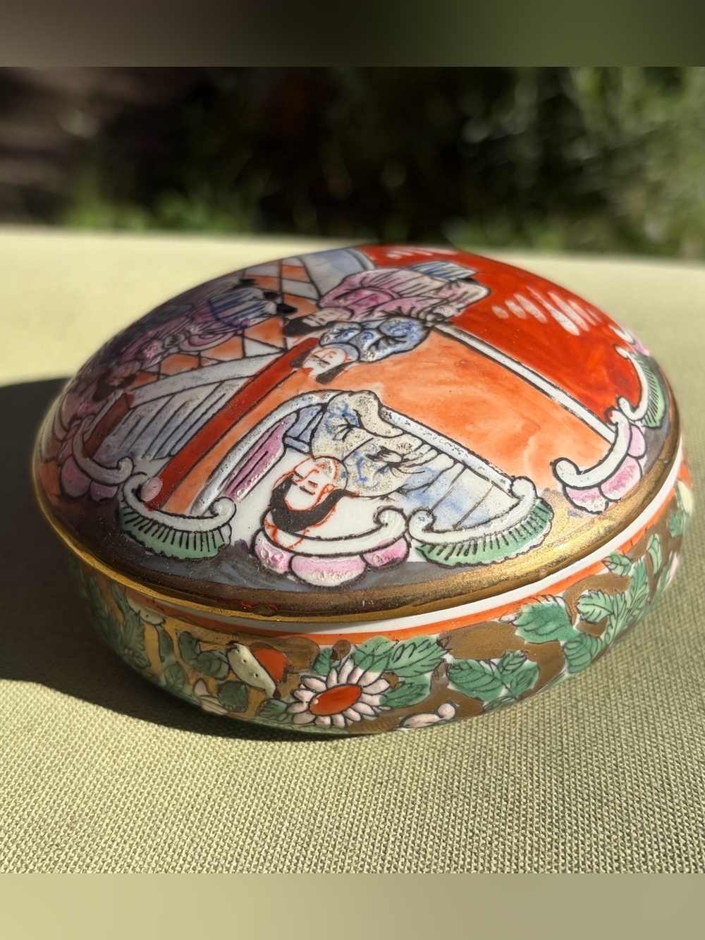 Vintage Chinese Porcelain Hand Painted Rose Medallion Trinket Box